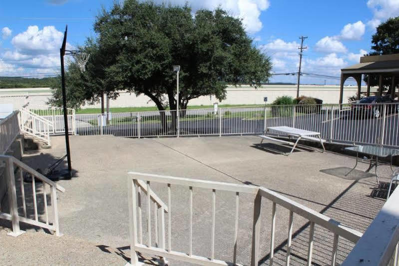 HillView Inn at Six Flags Fiesta San Antonio Exterior foto